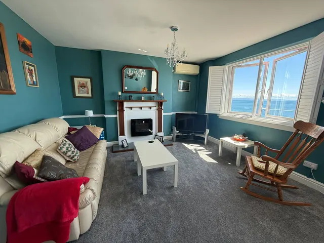 2 bedroom flat, West End Parade, Pwllheli, LL53