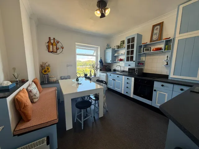 West End Parade, Pwllheli, LL53, photo 3