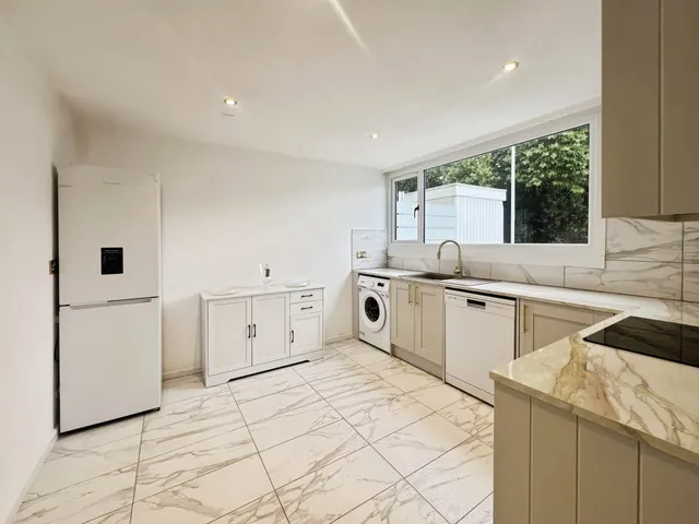 Photo 2 — Millard Close, Basingstoke, Basingstoke, RG21 5TT