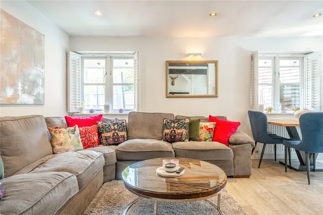 Hatch Farm Mews, Addlestone, KT15, photo 2