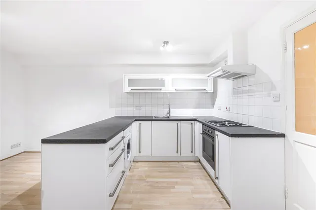 Newland Street, London, E16, photo 2