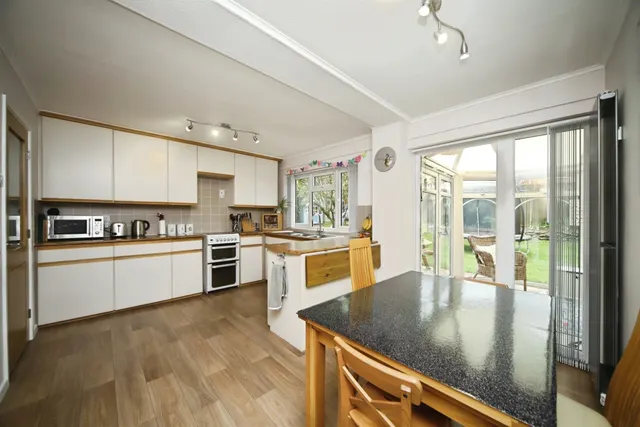 Sutherland Close, Taunton, TA1, photo 2