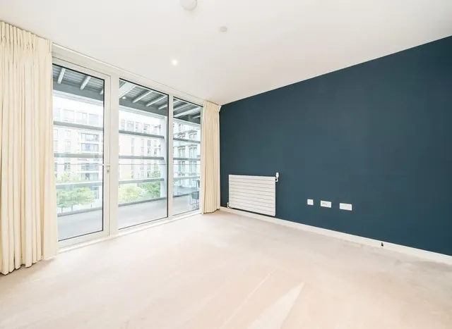 Royal Crest Avenue, Royal Wharf, E16, photo 2