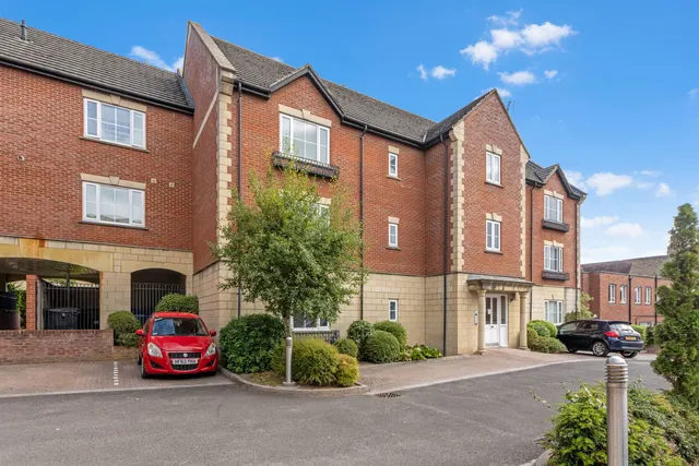 Clarence Street, Yeovil, BA20, photo 1