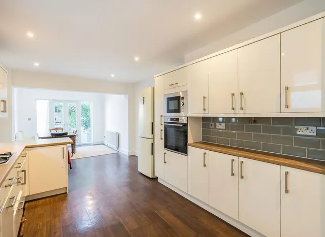 Photo 2 — Gleneagle Road, Streatham, SW16