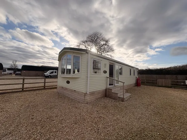 The Willerby Manor Caravan, HR8, photo 1