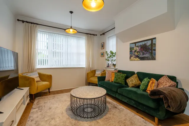 Pitshanger Lane, Ealing, W5, photo 3