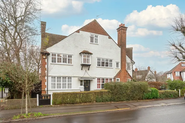 Pitshanger Lane, Ealing, W5, photo 1