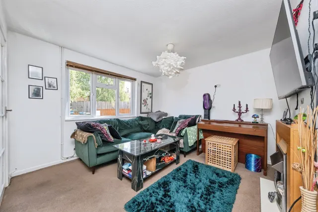 Photo 3 — Grenville Road, Buckingham