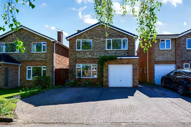Michaelmas Close, Yateley, Hampshire, GU46 6BZ, photo 1