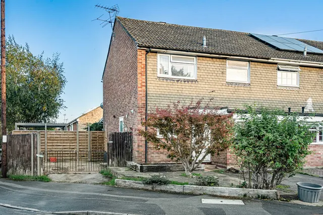 3 bedroom house, Highclere Road, Aldershot, GU12