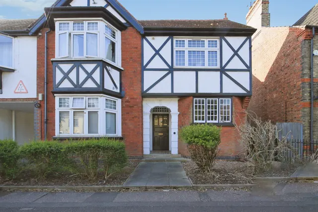 1 bedroom flat — Oundle Road, Peterborough