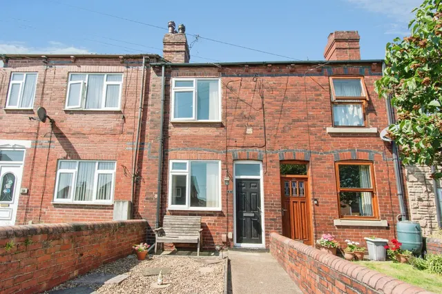 Ashton Road, CASTLEFORD, photo 1