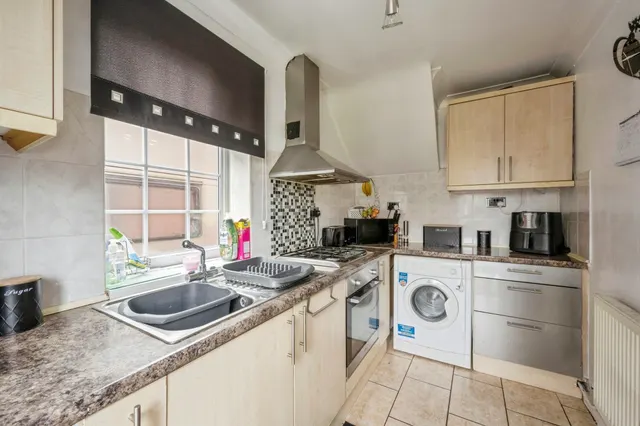 Photo 3 — Haynes Close, Thorne, Doncaster