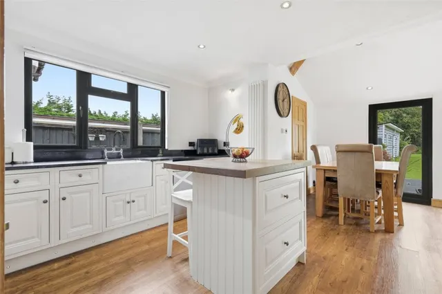 House Under Offer with 4 bedrooms in Elsenham, Bishop's Stortford, CM22, photo 3