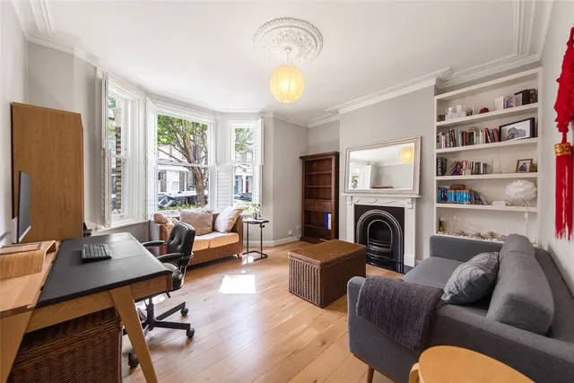 2 bedroom flat — Norfolk Mansions, Santos Road, London, SW18