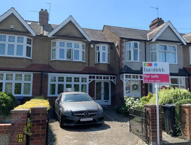 Parsonage Gardens, Enfield, photo 1
