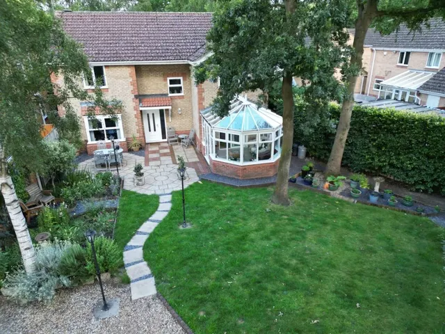 Sycamore Crescent, Doddington Park, photo 3