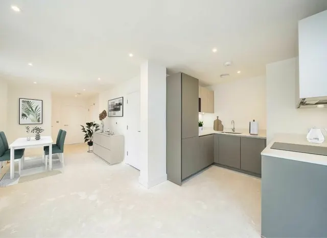 Photo 2 — Chatfield Road, Battersea, SW11