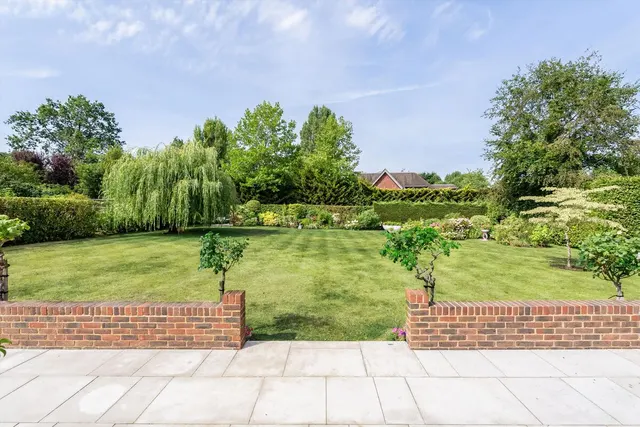 Norrels Drive, East Horsley, KT24, photo 2