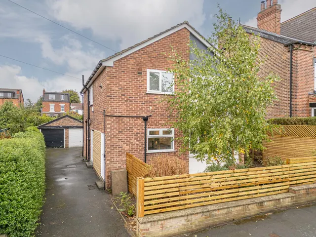 Gledhow Wood Avenue, Roundhay, LS8, photo 1