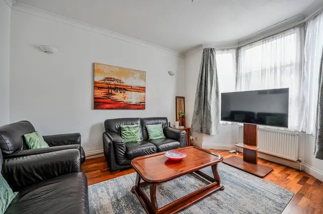 Photo 2 — 25 Scarborough Road, London