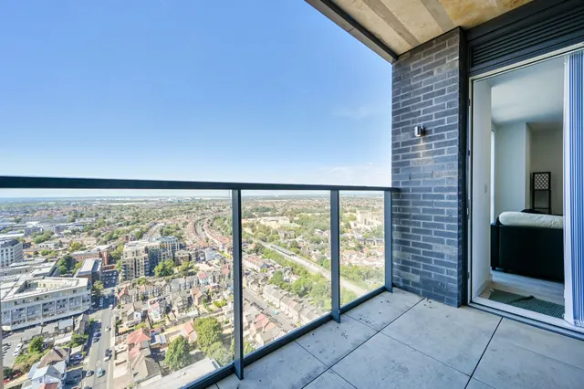 Flat 160, Barratt House, Hounslow, photo 1