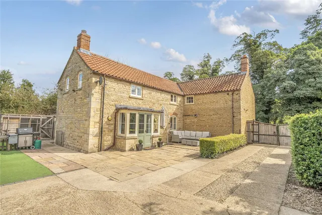 Photo 2 — Toft, Bourne, Lincolnshire, PE10 0JT