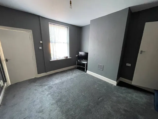 Queen Street, Bilston, WV14, photo 3