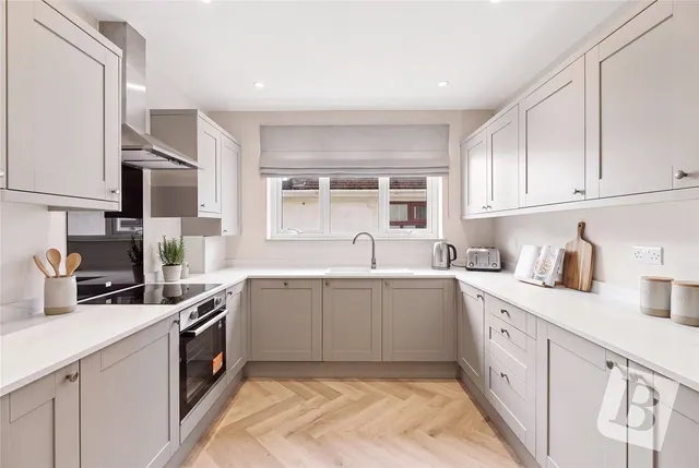 Elmtree Road, Vange, SS16, photo 2