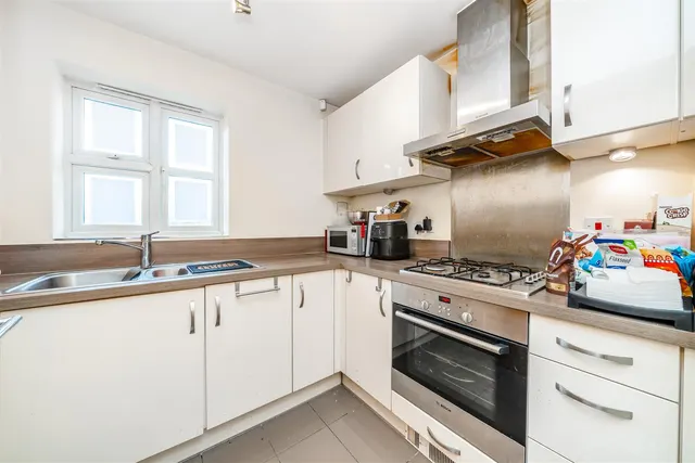 Heacham Avenue, Ickenham, UB10, photo 3