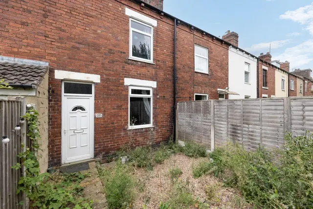 Hollin Hurst, Allerton Bywater, WF10, photo 1