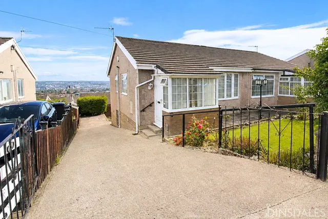 Watty Hall Road, Bradford BD6 3AH, photo 1