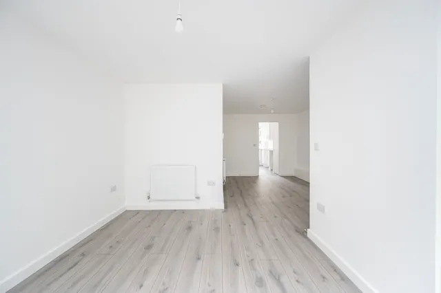 Photo 3 — 259 Dalston Lane, London