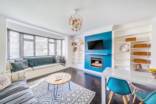 3 bedroom flat — Argyle Road, West Ealing, London, W13