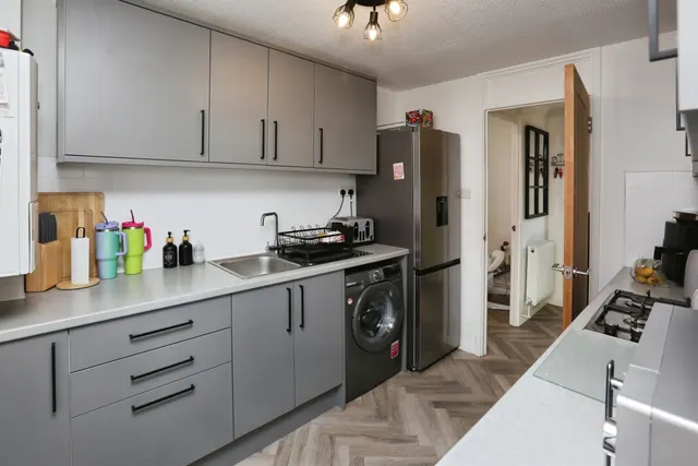 St. Anns Crescent, Gosport, PO12, photo 2