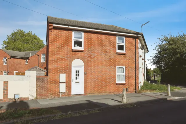 St. Anns Crescent, Gosport, PO12, photo 1