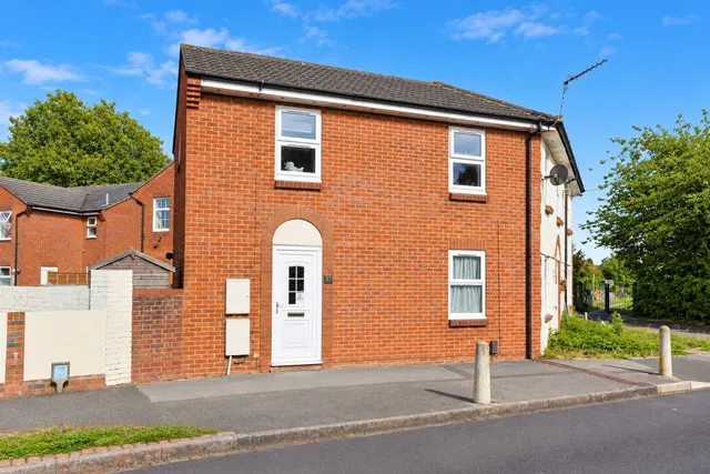 St. Anns Crescent, Gosport, PO12, photo 1