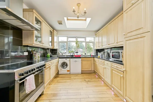 Tolworth Rise North, Surbiton, KT5, photo 3