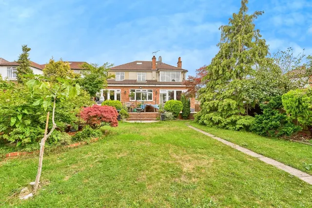 Tolworth Rise North, Surbiton, KT5, photo 1