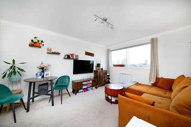 Parkgate Road, London, SW11, photo 1