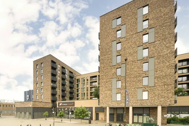 Plough Lane, SW17, photo 3