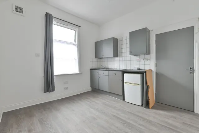Flat 4, 116 Dalston Lane, London, photo 1