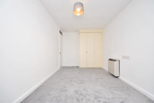 Photo 3 — Erith Road, Belvedere, DA17