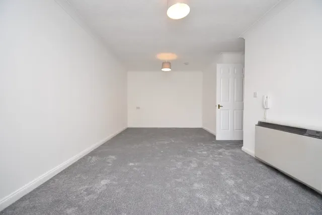 Photo 2 — Erith Road, Belvedere, DA17