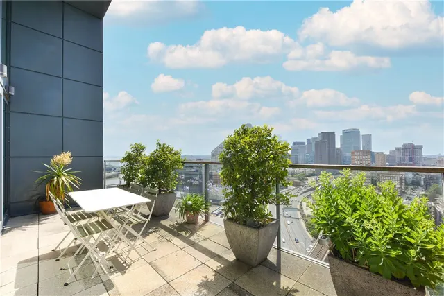 Blackwall Way, London, E14, photo 2