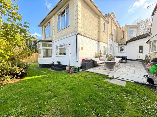 Guildford Road, Bagshot, GU19, photo 1