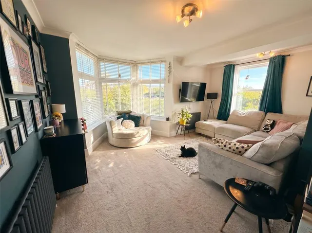 Guildford Road, Bagshot, GU19, photo 2