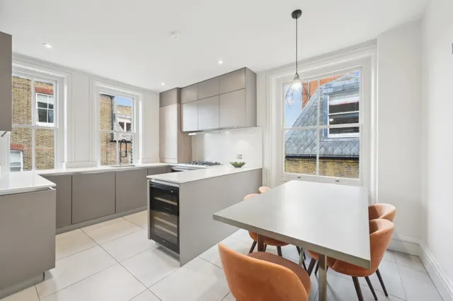 Photo 3 — Drayton Gardens, Chelsea, London, SW10 9RU