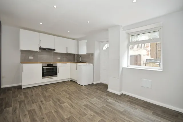 Chesterfield Road, CHESTERFIELD, Derbyshire, S44, photo 1